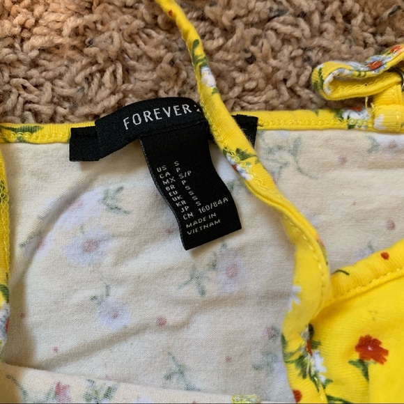 yellow floral crop top - Picture 3 of 4